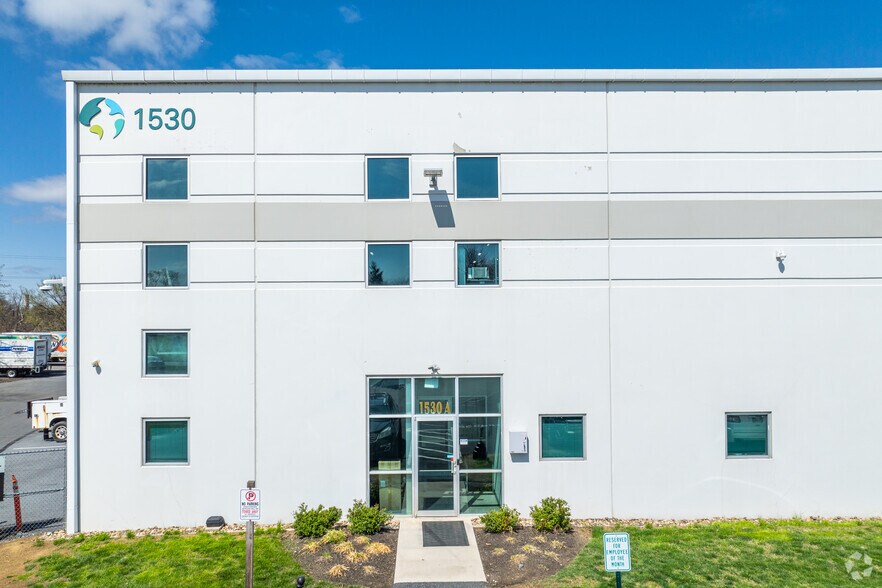 More Photos Of 1530 Bobali Dr, Harrisburg Warehouse For Lease