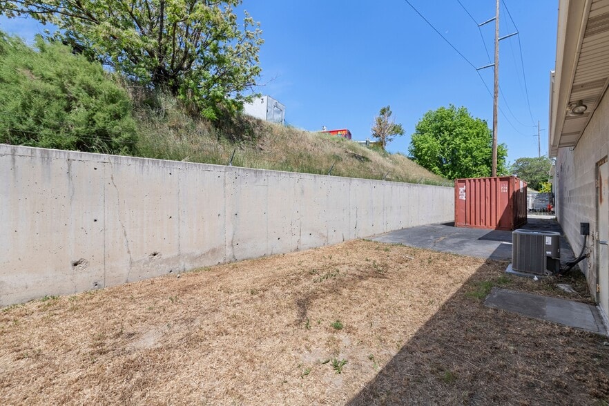 More Photos Of 216 W 4860 S, Salt Lake City Service For Sale