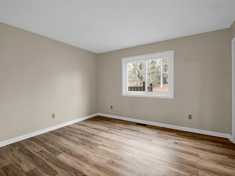 More Photos Of 520 Courtwood Ln, Hendersonville Apartments For Sale