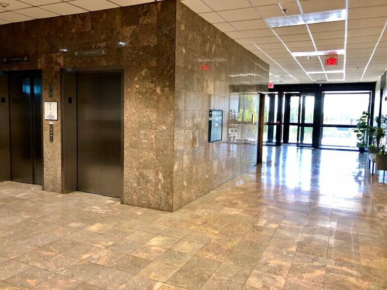 More Photos Of 2701 Brown Trl, Bedford Office For Lease