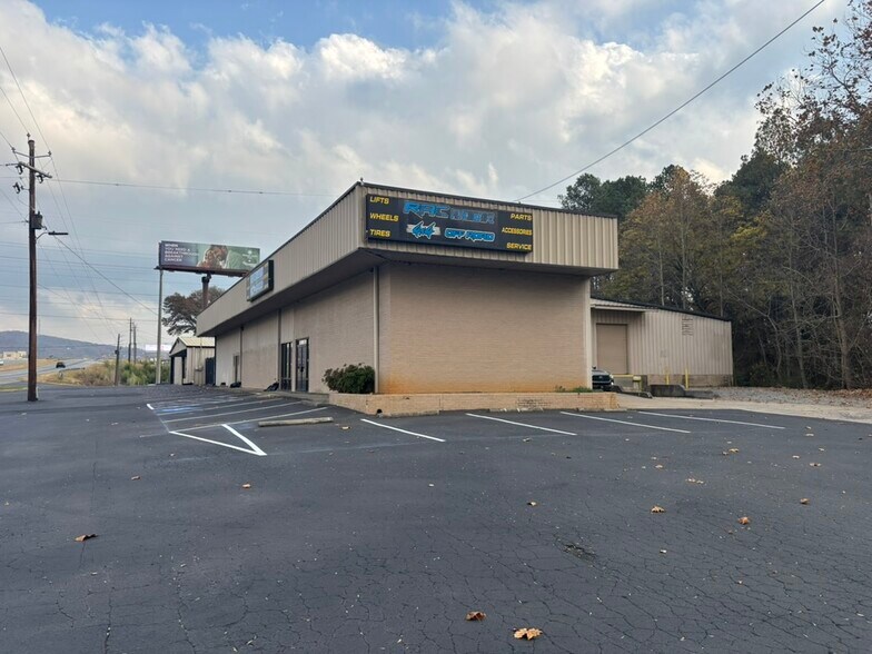 Primary Photo Of 1189 Joe Frank Harris Pky, Cartersville Showroom For Lease