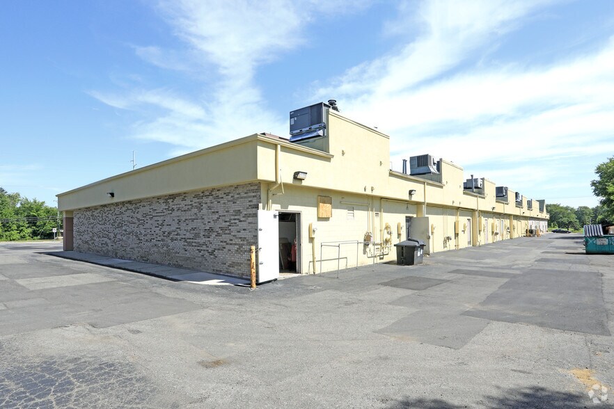 More Photos Of 6017 Rochester Rd, Troy Storefront For Sale