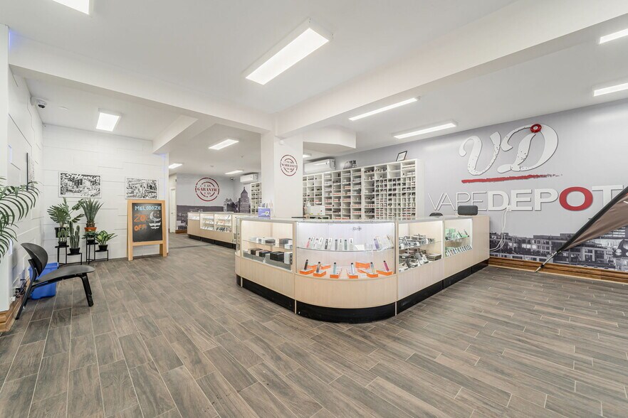 More Photos Of 6092-6120 Ch De La Côte-Des-Neiges, Montréal Storefront Retail Office For Lease