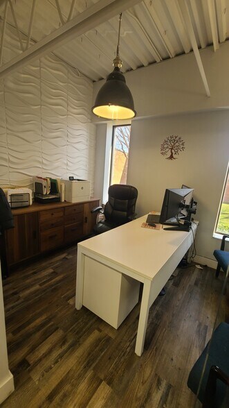More Photos Of 2045 Astor Crt, Tecumseh Manufacturing For Lease