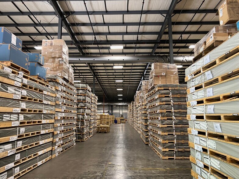 More Photos Of 1136 Dunlop Ln, Clarksville Warehouse For Lease