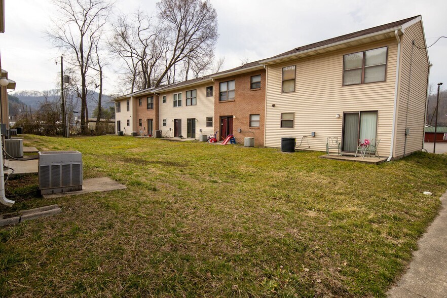 Primary Photo Of 77 Quail Holw, Inez Apartments For Sale