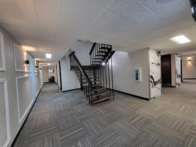 More Photos Of 833 E Arapaho Rd, Richardson Office For Lease