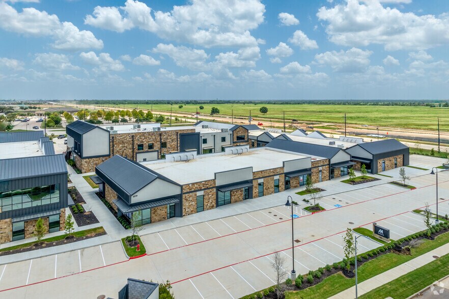 More Photos Of 6519 Skyline Dr, Fulshear General Retail For Sale