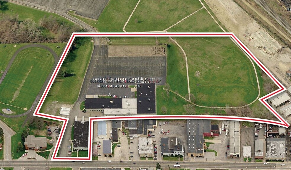 More Photos Of 557 E Tallmadge Ave, Akron Warehouse For Lease