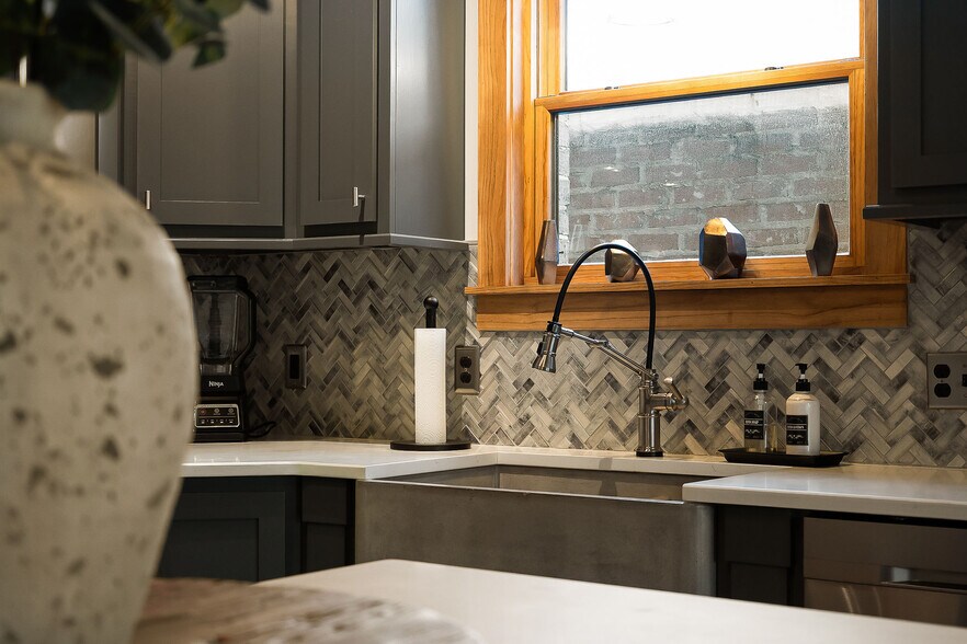 More Photos Of 207 E Main St, McMinnville General Retail For Sale