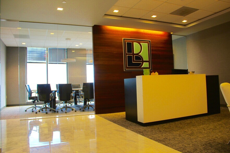 More Photos Of 100 N Tampa St, Tampa Office For Lease