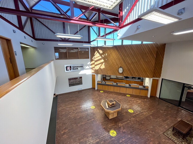 More Photos Of 524 N Main St, South Hutchinson Bank For Sale