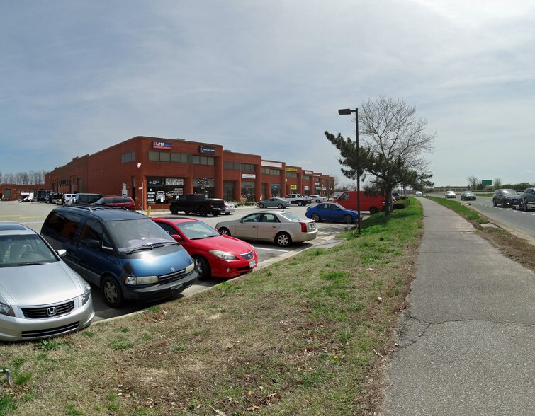 More Photos Of 8245 Backlick Rd, Lorton Showroom For Lease