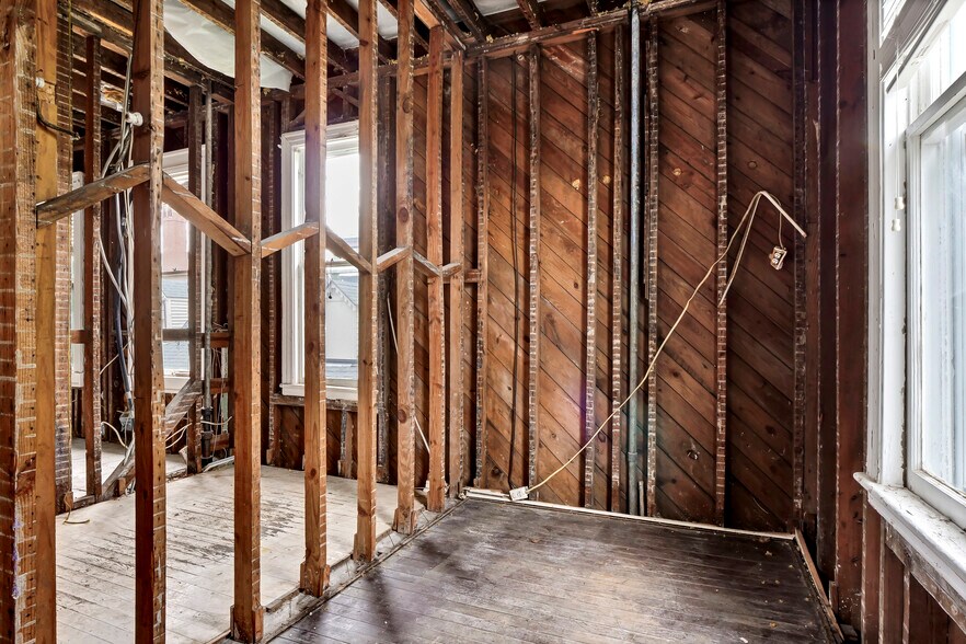 More Photos Of 708 Market St, Wilmington Apartments For Sale