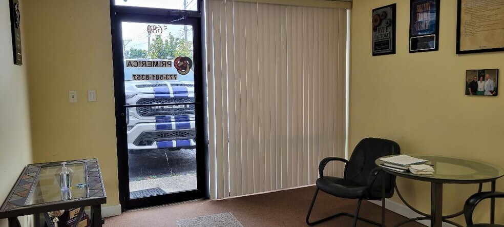 More Photos Of 5680 S Archer Ave, Chicago Loft Creative Space For Lease