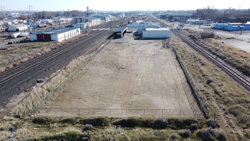 More Photos Of 201 N Fruitland St, Kennewick Industrial For Sale