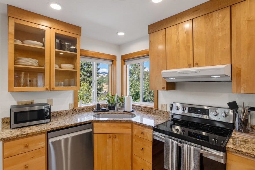More Photos Of 407 Huskey Rd, Mosier Specialty For Sale