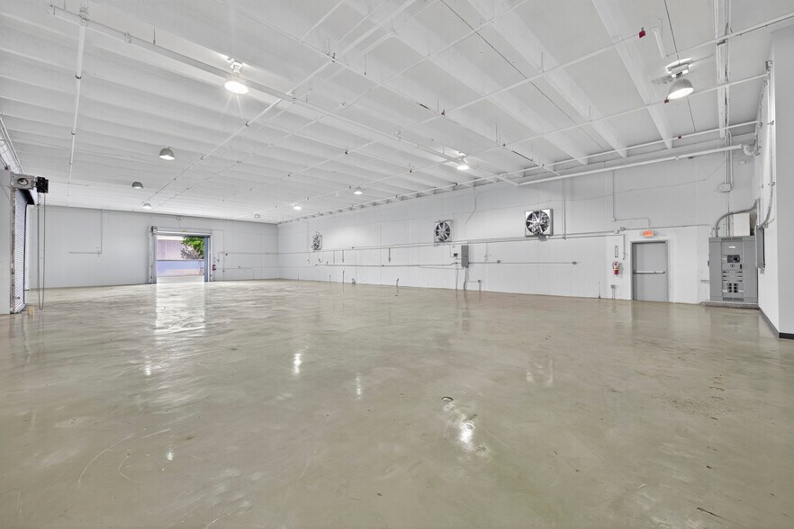 More Photos Of 3111 W Mcnab Rd, Pompano Beach Manufacturing For Lease