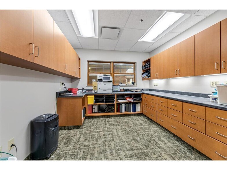 More Photos Of 1004 N Loeffler Ave, Caledonia Medical For Sale