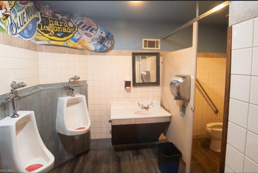 More Photos Of 2716 Mahoning Ave, Youngstown Restaurant For Sale