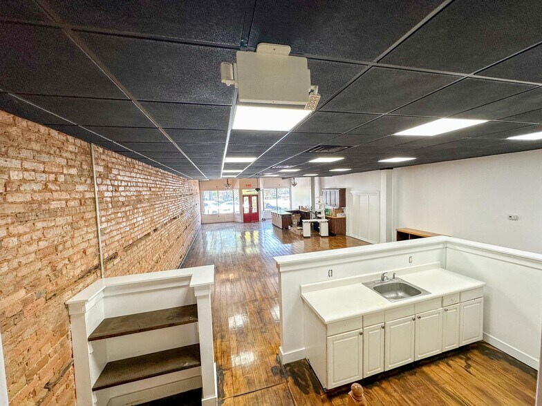 More Photos Of 103 Court Sq, Abbeville Storefront Retail Residential For Sale