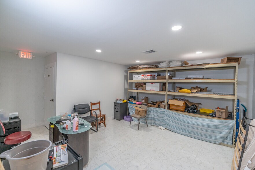 More Photos Of 2700 Evans Ave, Fort Myers Light Manufacturing For Sale