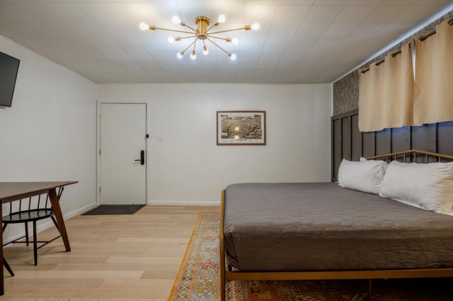 More Photos Of 207 Elm St, Leadville Hotel For Sale