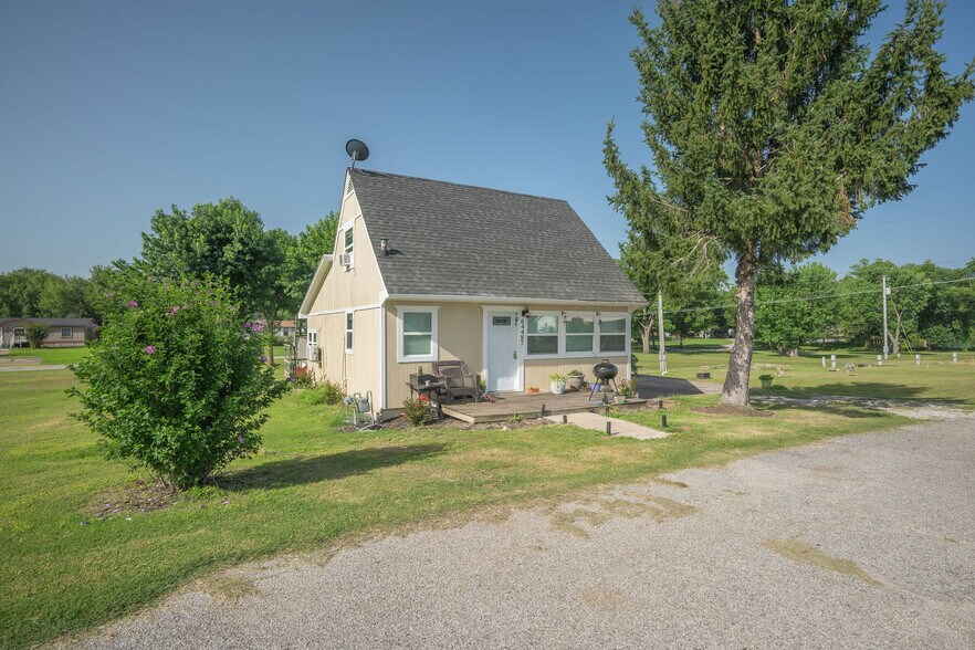 More Photos Of 64487 E 254 Loop, Grove Specialty For Sale