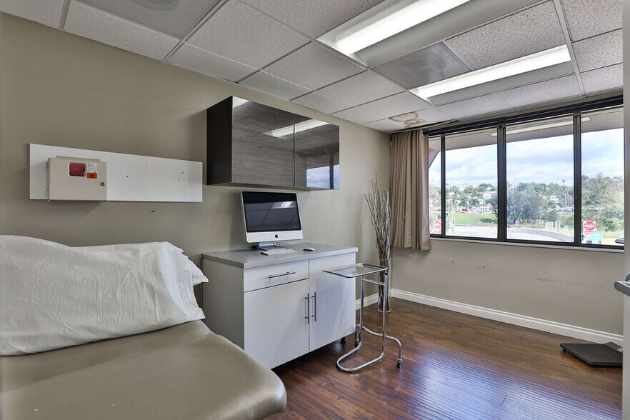 More Photos Of 7051 Alvarado Rd, La Mesa Medical For Sale