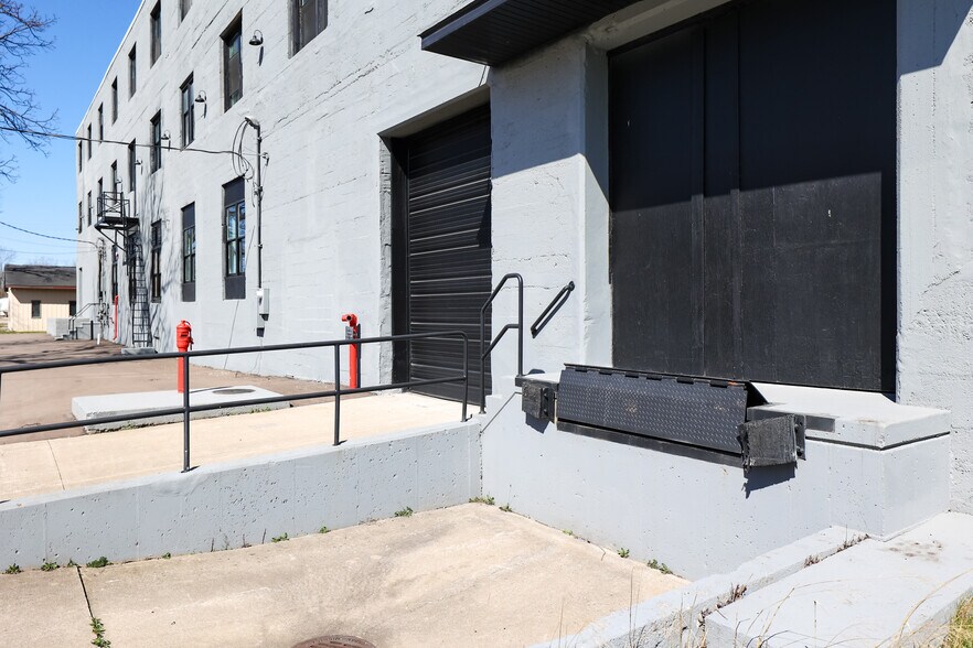 More Photos Of 1811 Factory St, Kalamazoo Manufacturing For Sale