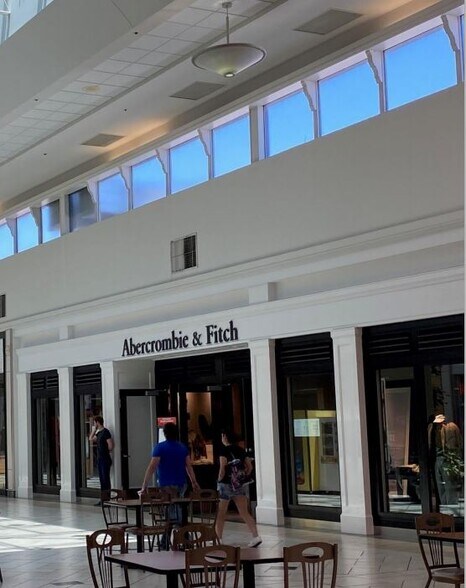 More Photos Of 5111 Rogers Ave, Fort Smith General Retail For Lease