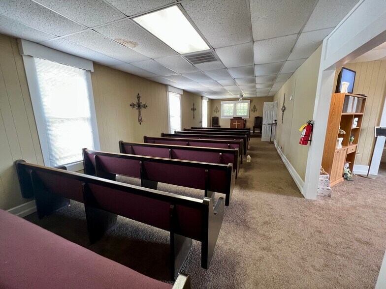 More Photos Of 100 N Fifth St, Manchester Funeral Home For Sale