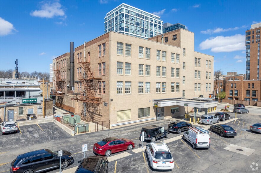 More Photos Of 1011 Lake St, Oak Park Office For Lease