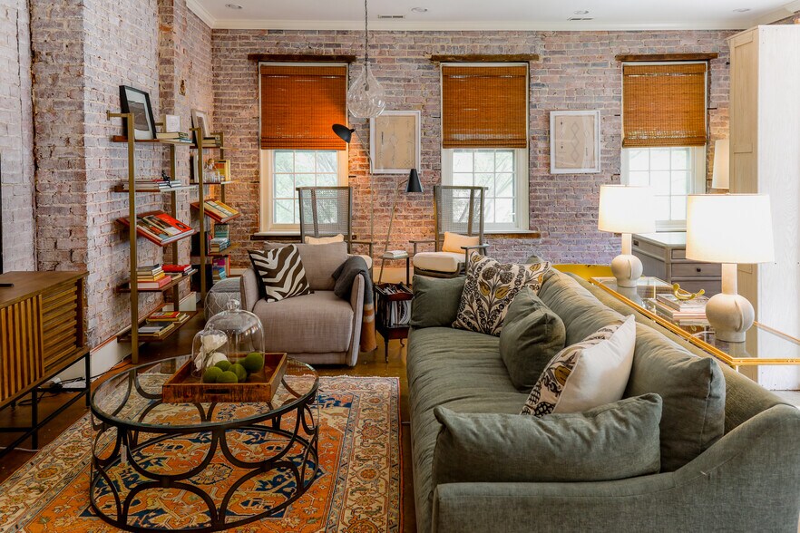 More Photos Of 221 E Clay St, Richmond Storefront Retail Residential For Lease