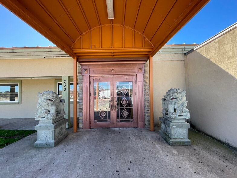 More Photos Of 730 W Spring Valley Rd, Richardson Restaurant For Sale