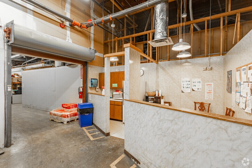 More Photos Of 1301 S Lewis Ave, Waukegan Freestanding For Sale