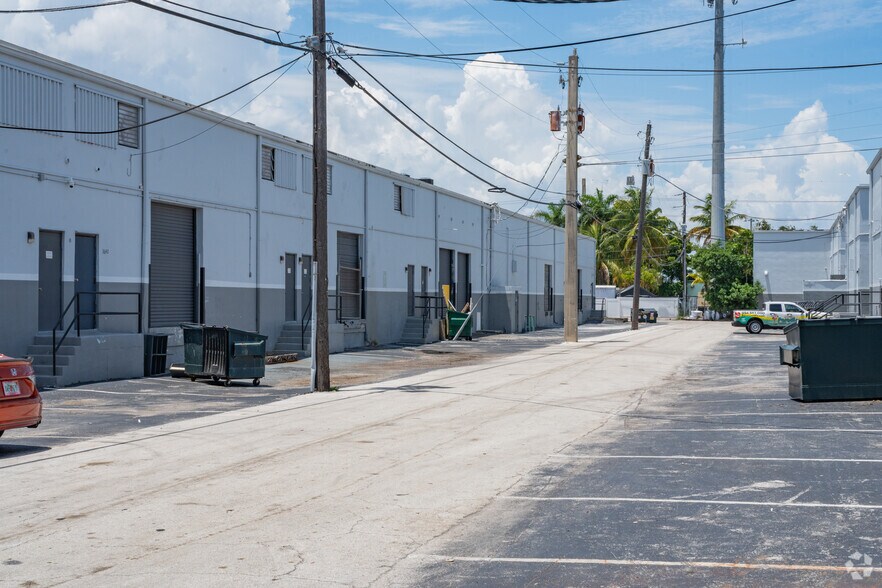 More Photos Of 3600 NE 4th Ave, Oakland Park Unknown For Lease
