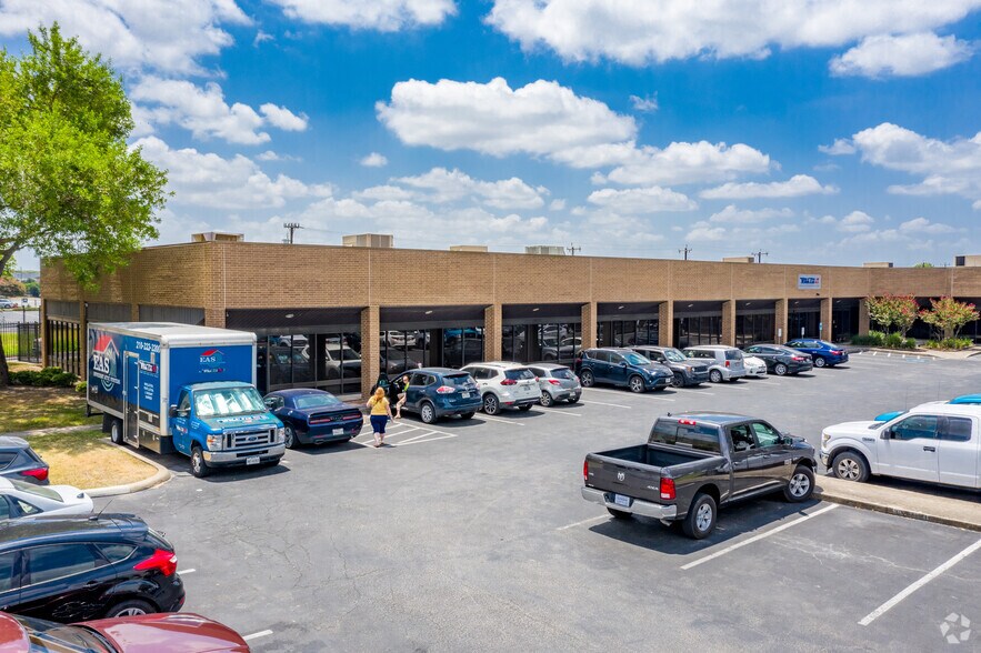 More Photos Of 1850-1900 Grandstand Dr, San Antonio Unknown For Lease