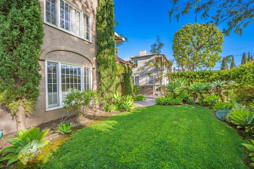 More Photos Of 745 N Hayworth Ave, Los Angeles Apartments For Sale