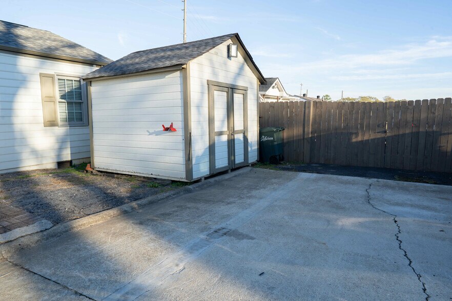 More Photos Of 232 SE Powers Ferry Rd, Marietta Office For Sale