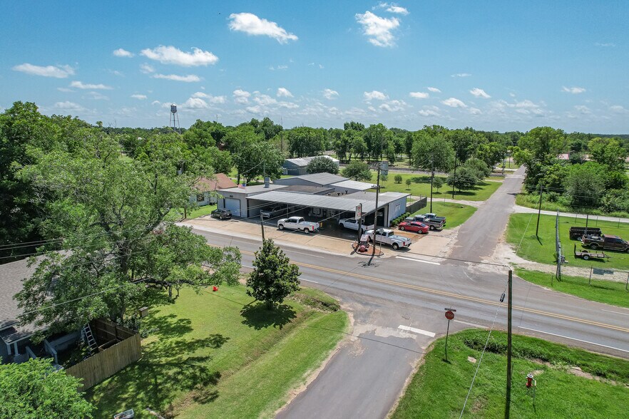 More Photos Of 418 S Commerce St, Bremond Auto Repair For Sale