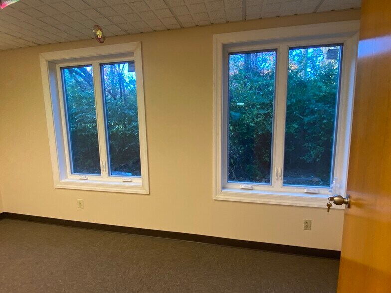 More Photos Of 882 S Matlack St, West Chester Office For Lease