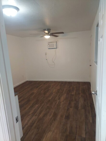 More Photos Of 7301 Galveston Rd, Houston Manufacturing For Lease