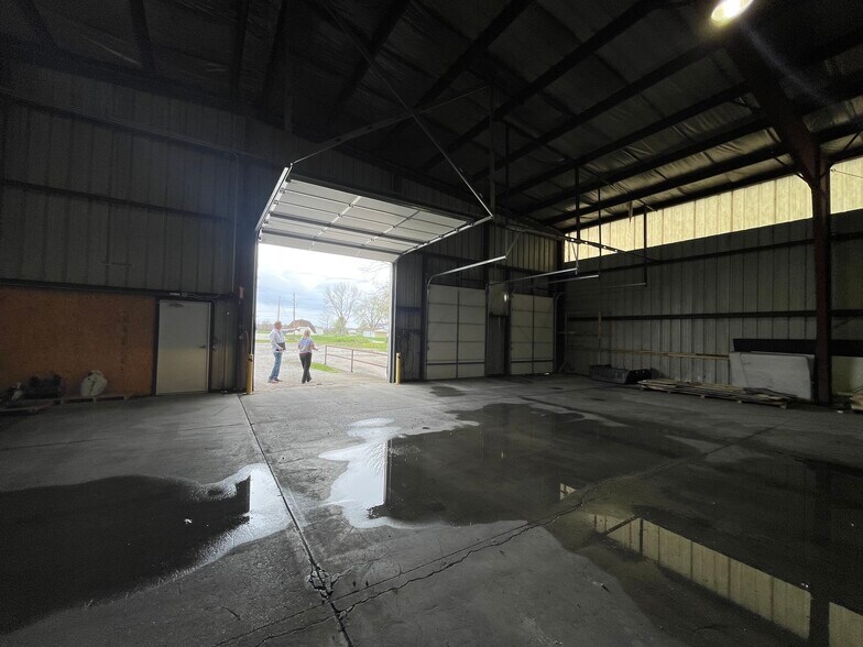 More Photos Of 11624 E State Road 250, Crothersville Warehouse For Lease