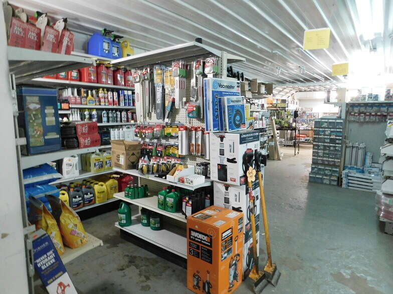 More Photos Of 2086 E US Highway 36, Rockville Convenience Store For Sale