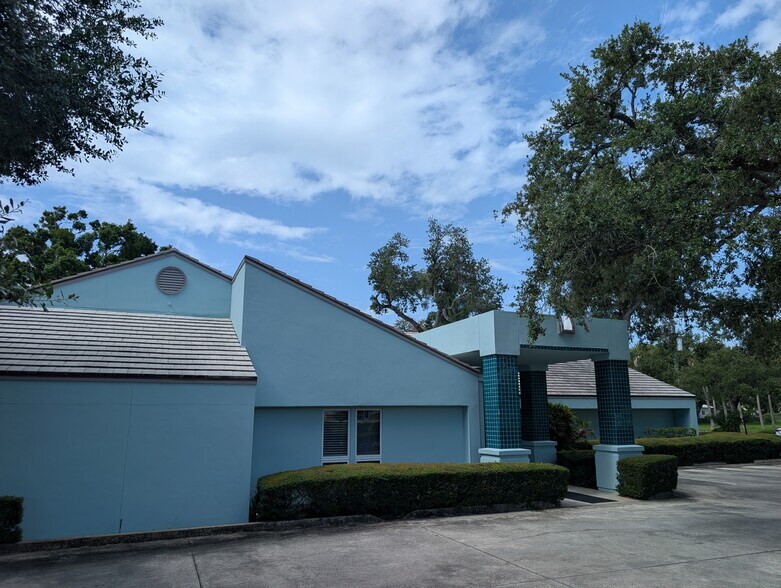 More Photos Of 1940 10th Ave, Vero Beach Office For Sale