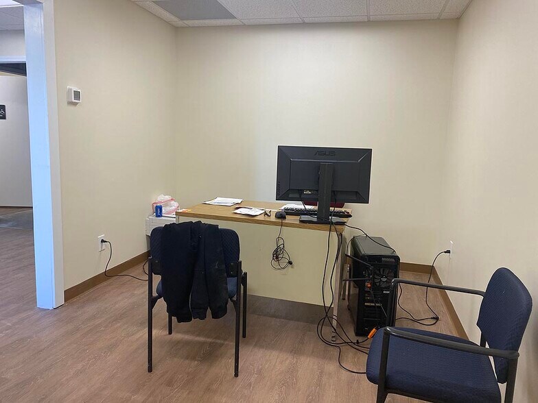 More Photos Of 2815 W Market St, Johnson City Freestanding For Lease