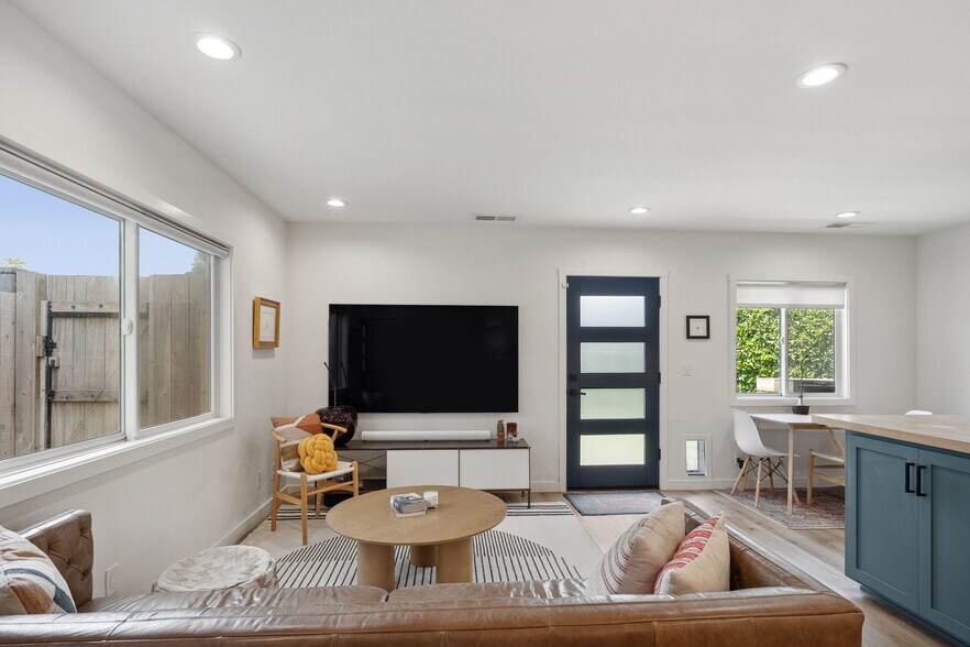 More Photos Of 4852 S Centinela Ave, Los Angeles Multifamily For Sale