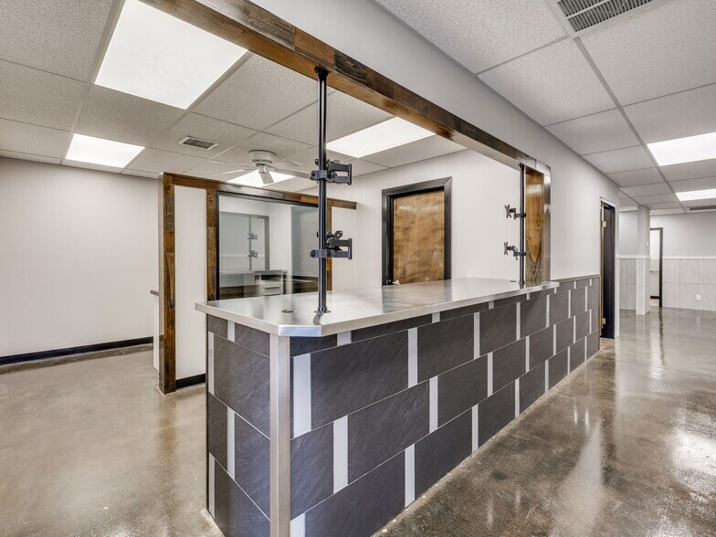 More Photos Of 9906 E 55th Pl, Tulsa Industrial For Lease