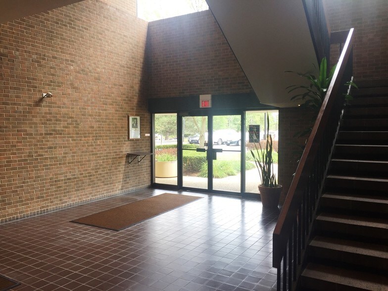 More Photos Of 1250 S Grove Ave, Barrington Unknown For Lease